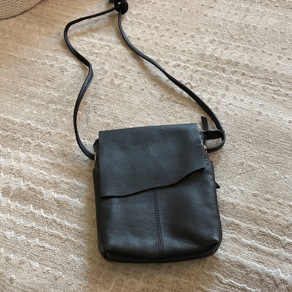 Black Leather Messenger Bag With Compartments